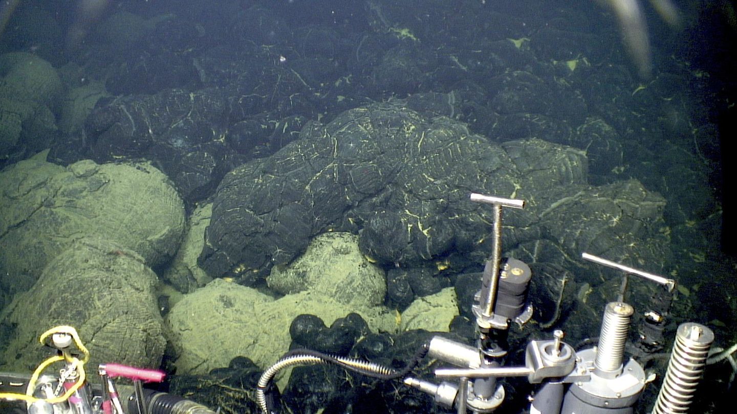 Scientists project underwater volcano off Oregon coast will erupt this year